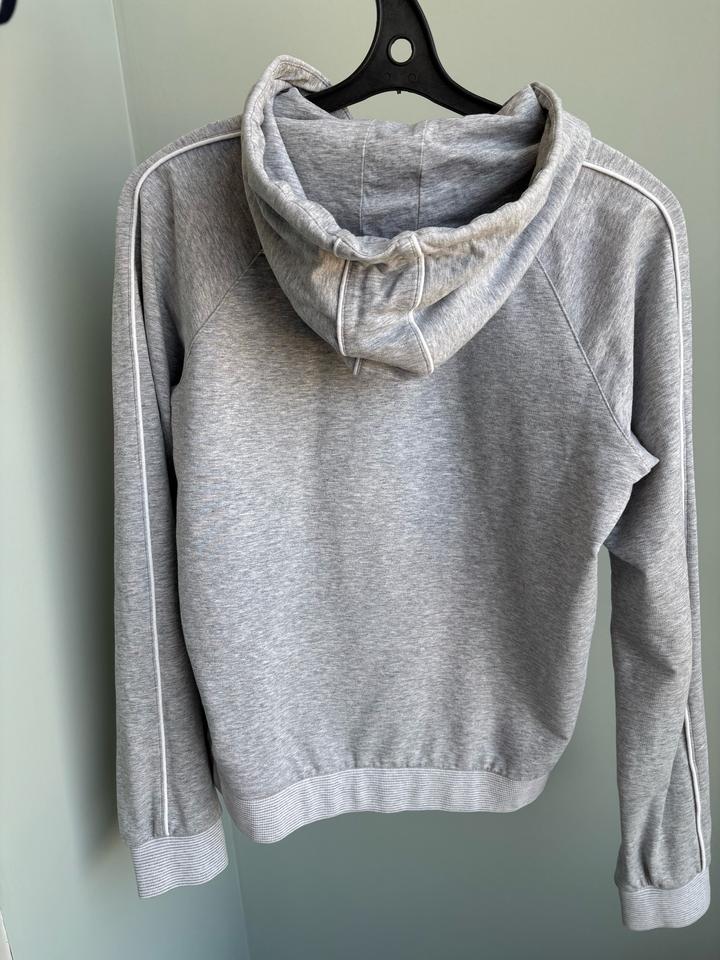 Спортивная кофта Lacoste