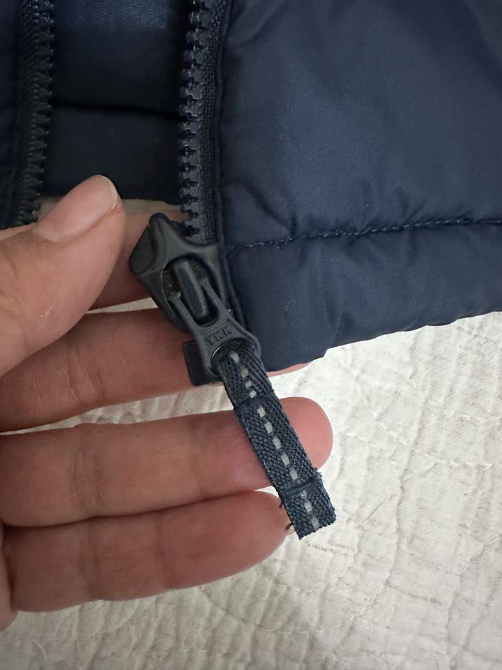 Uniqlo жилет темно синий 11-12 лет