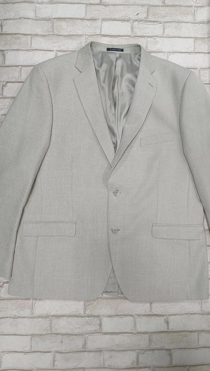Мужской костюм двойка светлого цвета