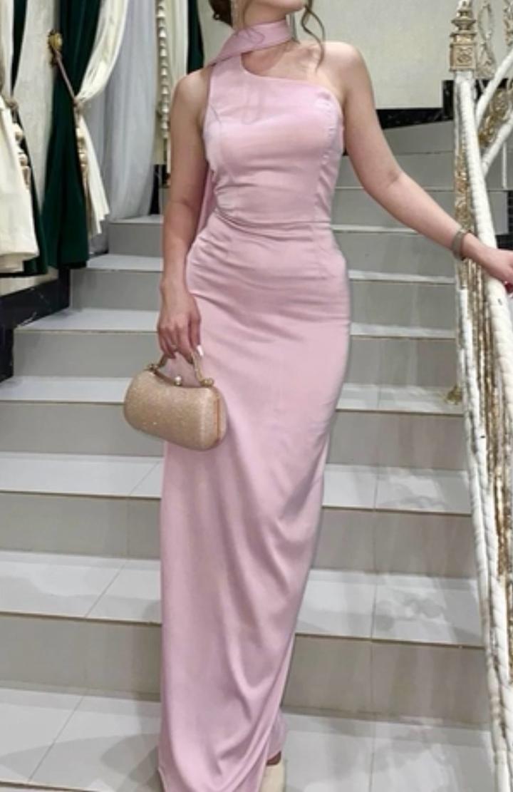 розовое вечернее платья