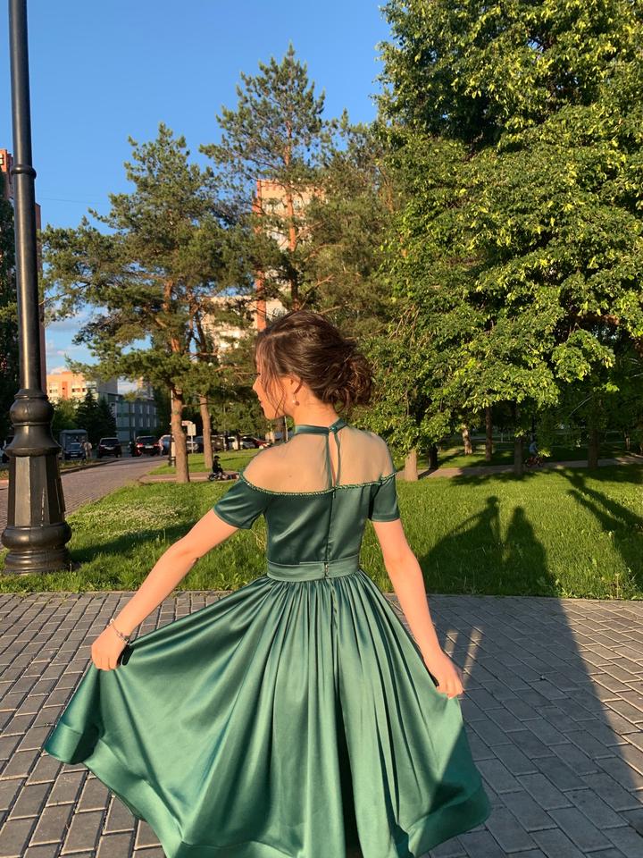 Изумрудное платье от MEDINA SAKTAGANOVA