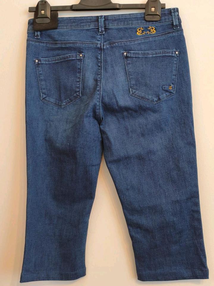 Джинсовые капри итальянского бренда EAN 13