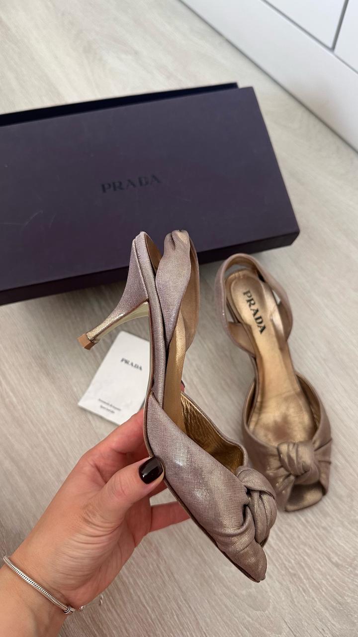 Золотые босоножки Prada
