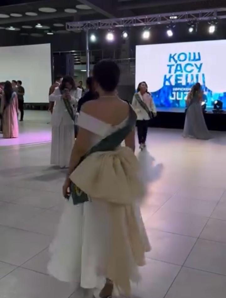 Белое платье Mabegan