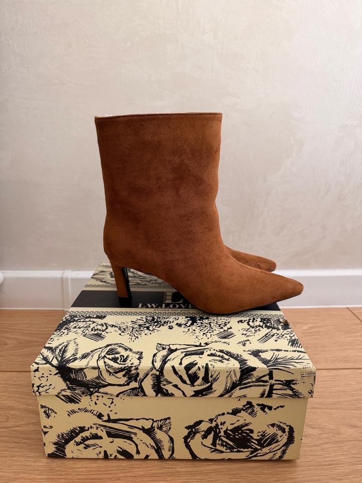 Сапоги из натуральной замши новые