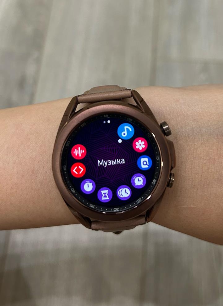 Розовые часы Samsung Galaxy Watch 3