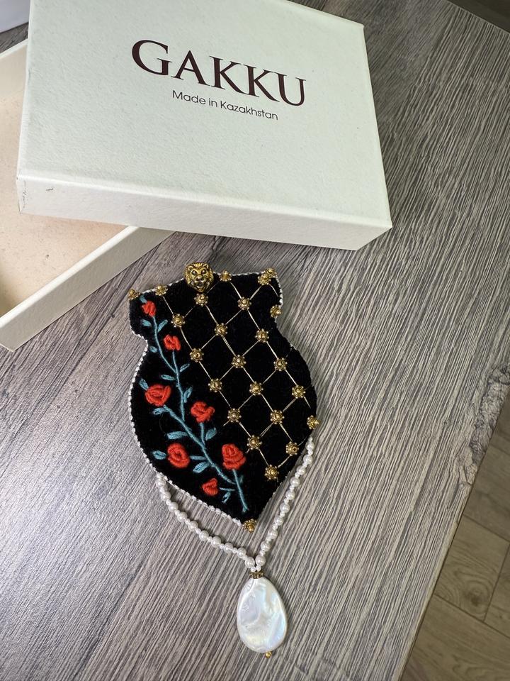 Брошь