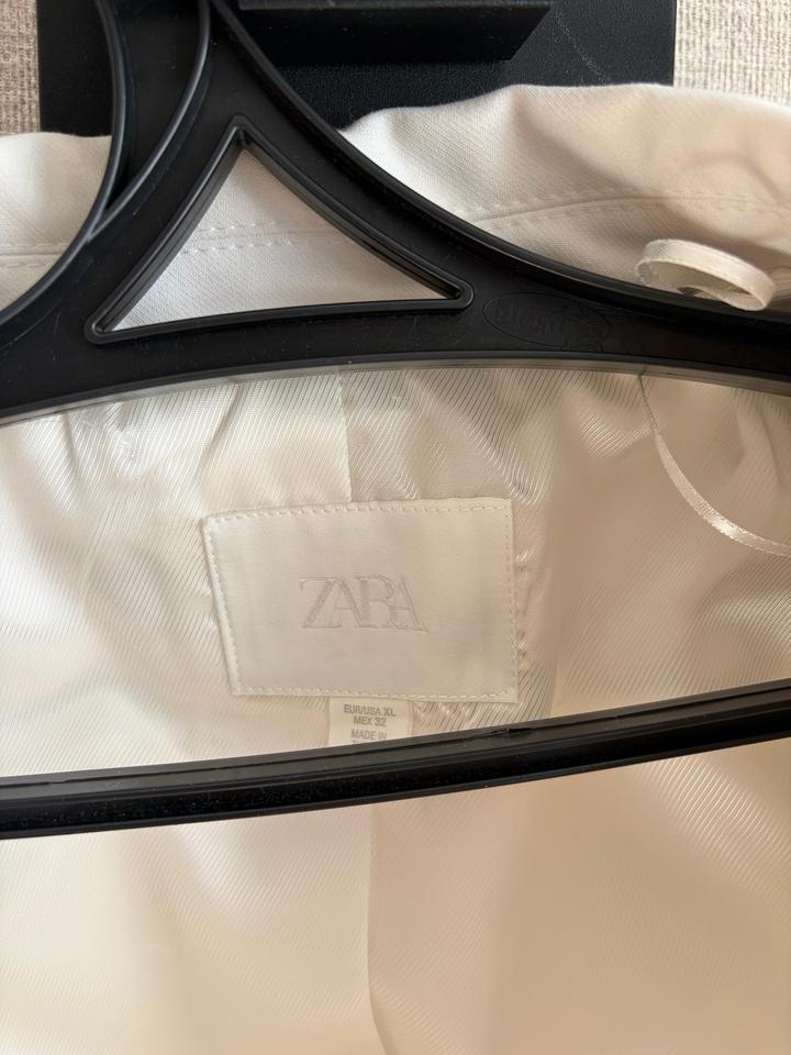 Белый пиджак Zara