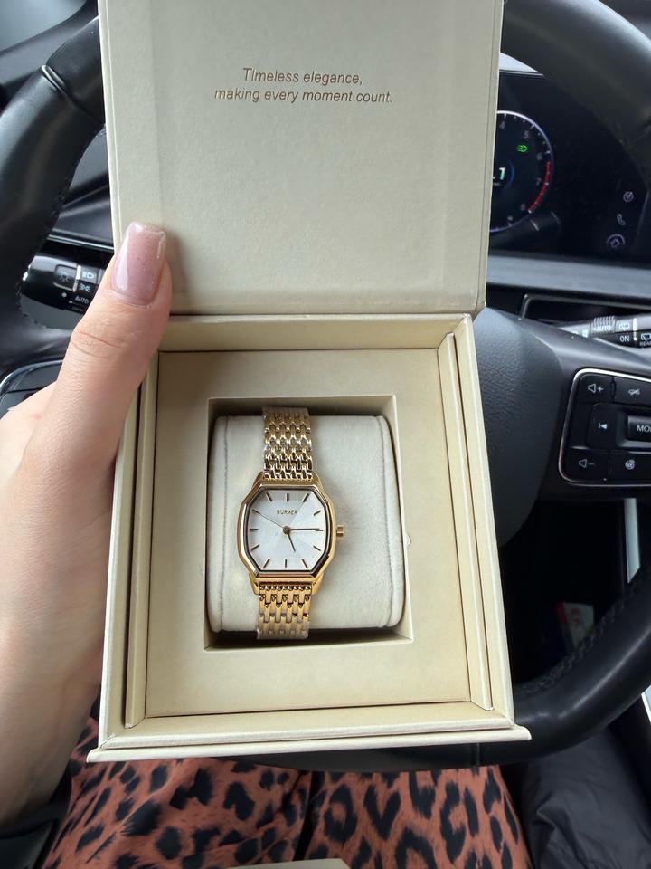 Женские часы от бренда Burker