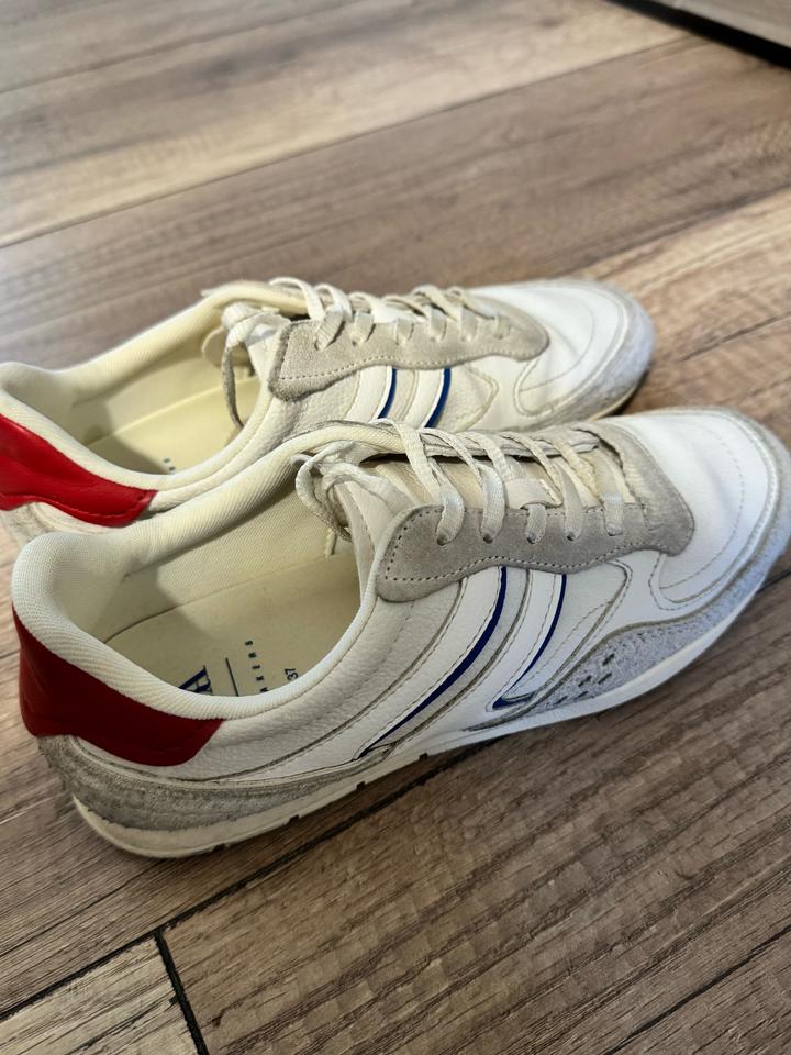 Кроссовки от Zara