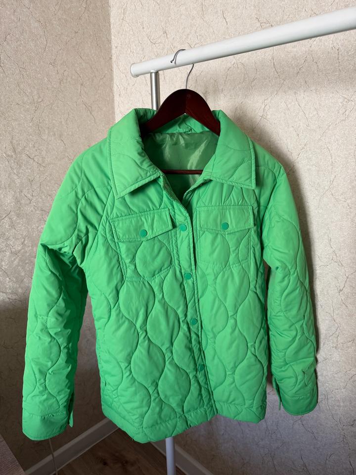 Зеленая куртка