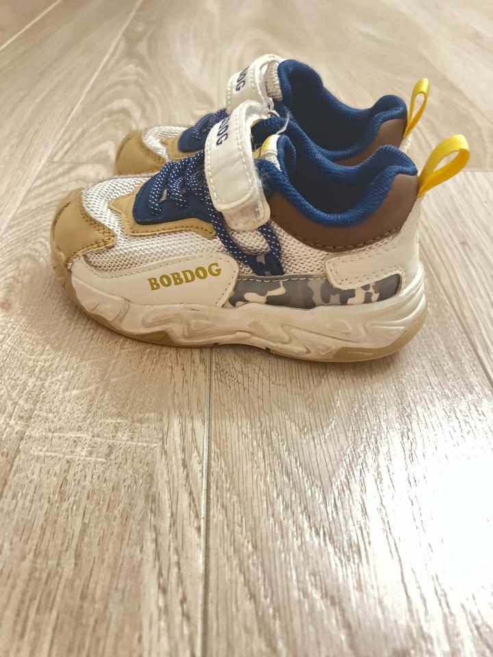 Детские кроссовки