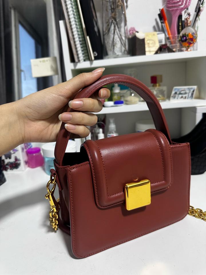 Кожаная сумка Charles & Keith Collection