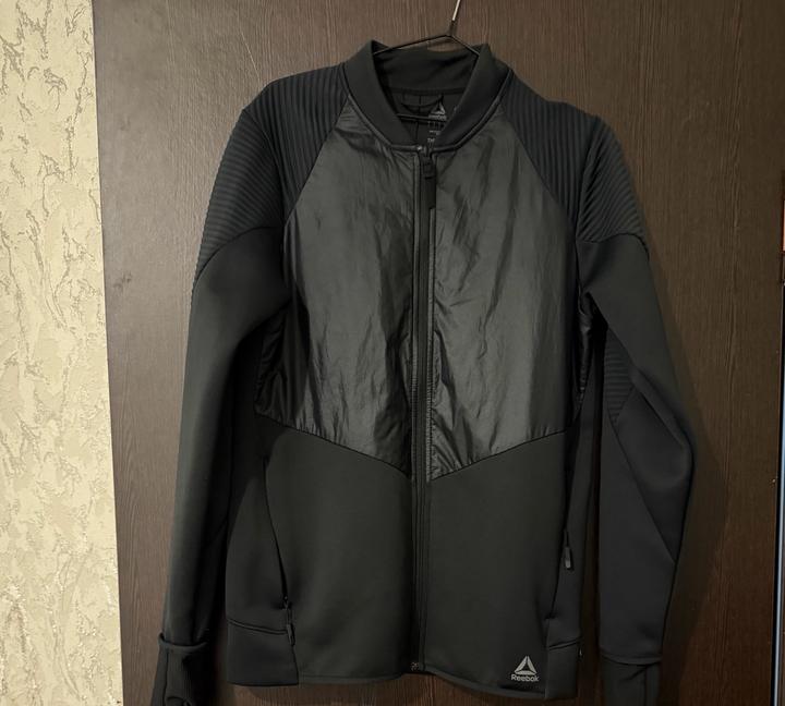 Курточка от Reebok s
