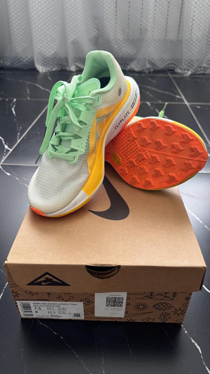 Кроссовки Nike