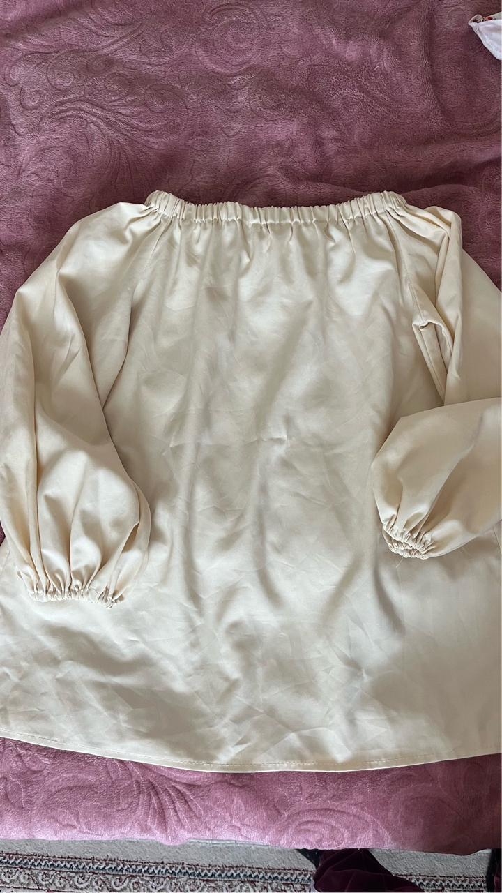 бежевая крестьянка