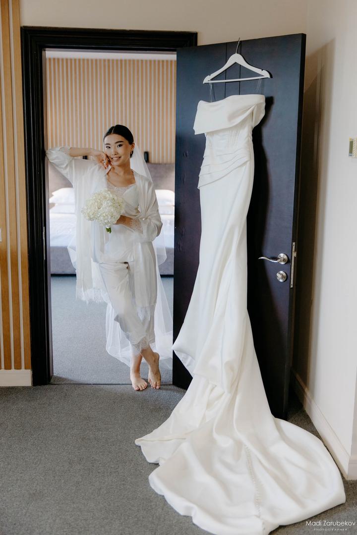 Свадебное платье WHITE SWAN