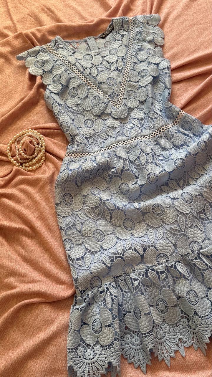 голубое платье