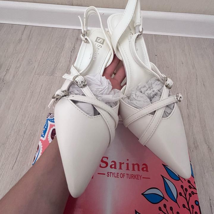 Белые кожаные туфли Sarina на устойчивом каблуке высотой 5 см