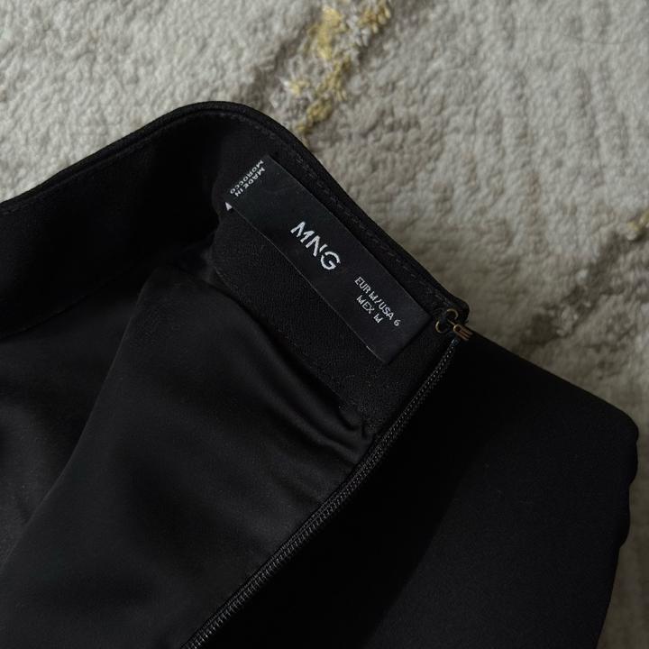 Черное короткое платье- Mango