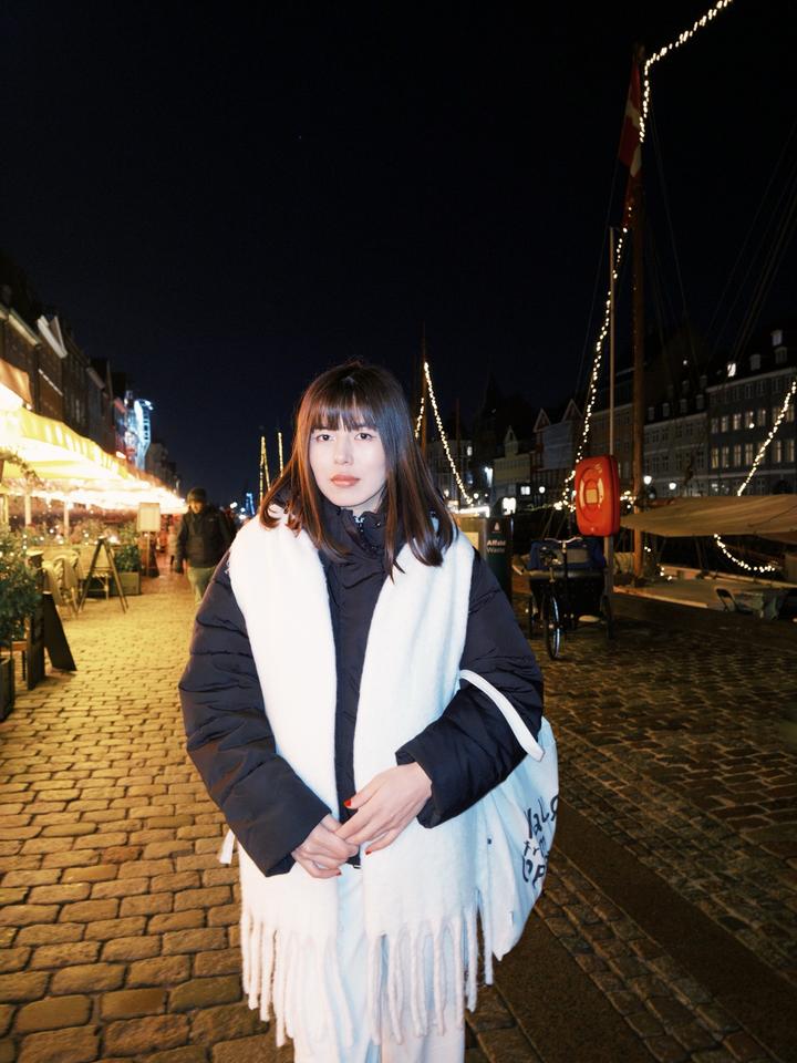 Белый шарф Stradivarius