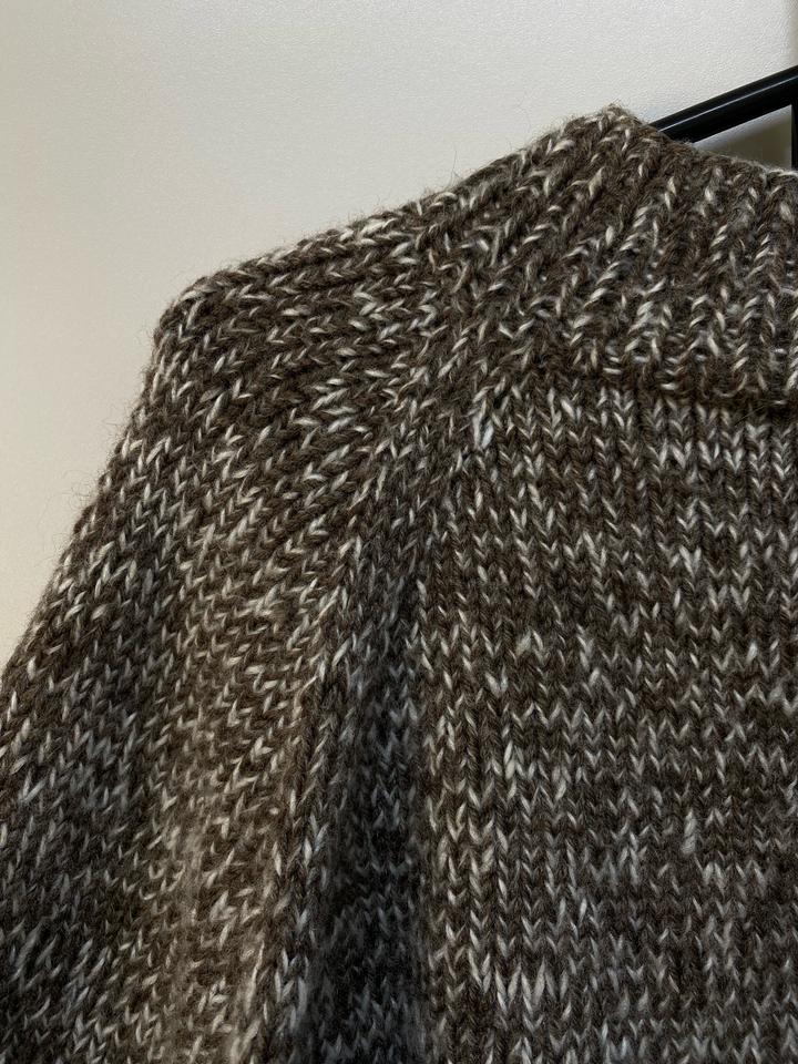 Вязаный свитер ручной работы оверсайз