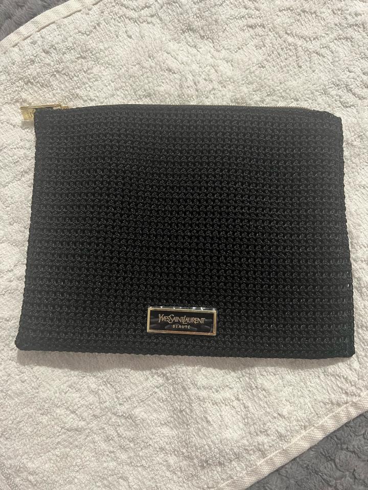 Оригинальная плоская косметичка Yves Saint Laurent Beauté Classic Flat Pouch.