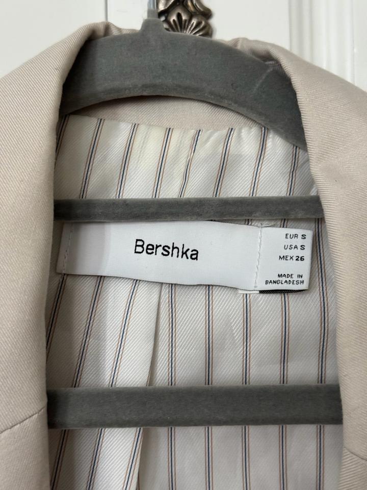 Укороченный пиджак Bershka
