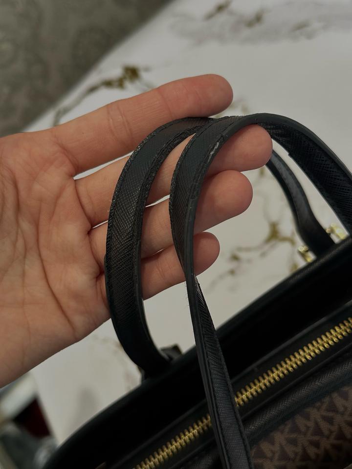 Сумка-тоут (шоппер) Michael Kors 🧡с круглым брелоком, ручками и молнией сверху.