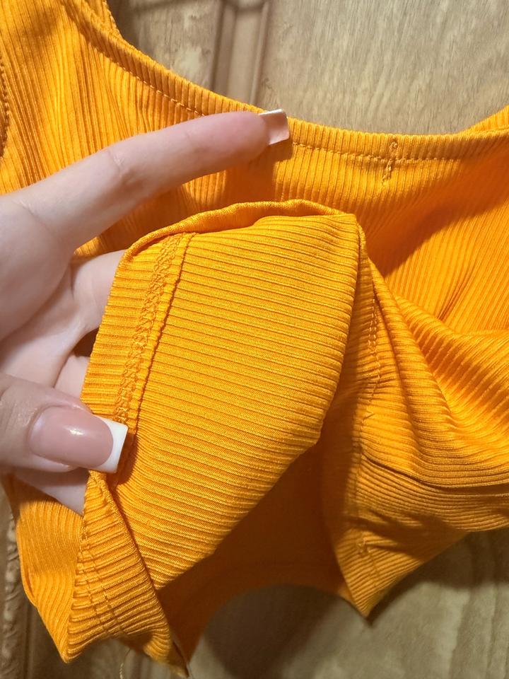Яркий топ Bershka