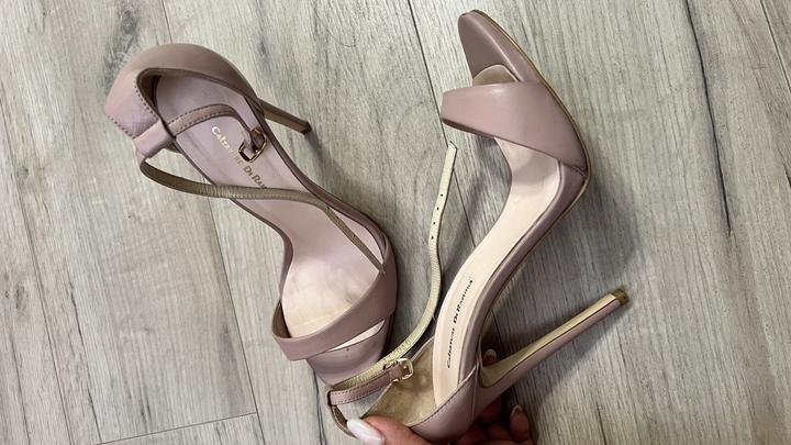 Босоножки бежевые