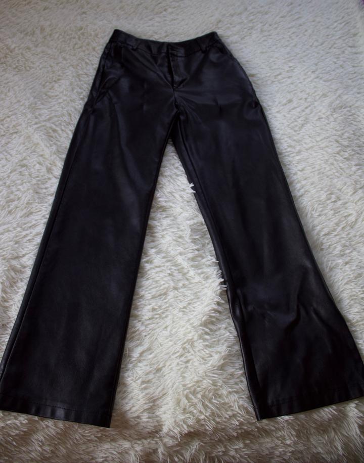Кожаные черные брюки клеш