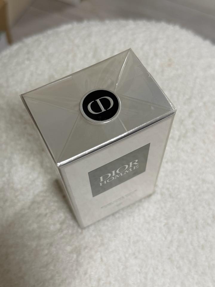 Красивый фон для Dior Homme After-Shave Balm