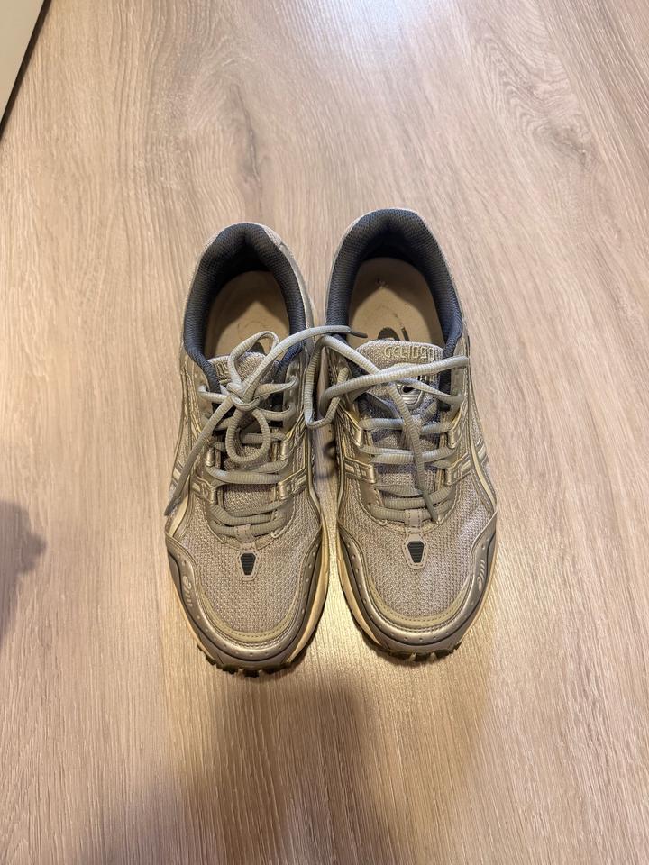 Кроссовки asics