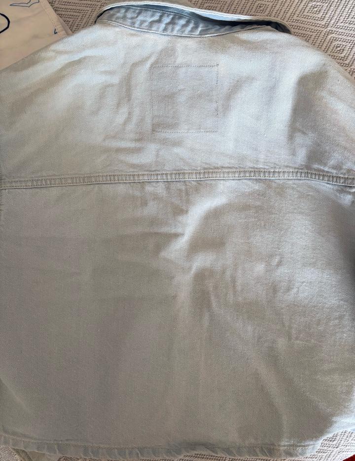 Нежно голубая джинсовка H&M