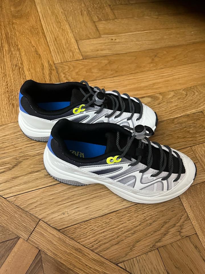 Новые кроссовки Zara
