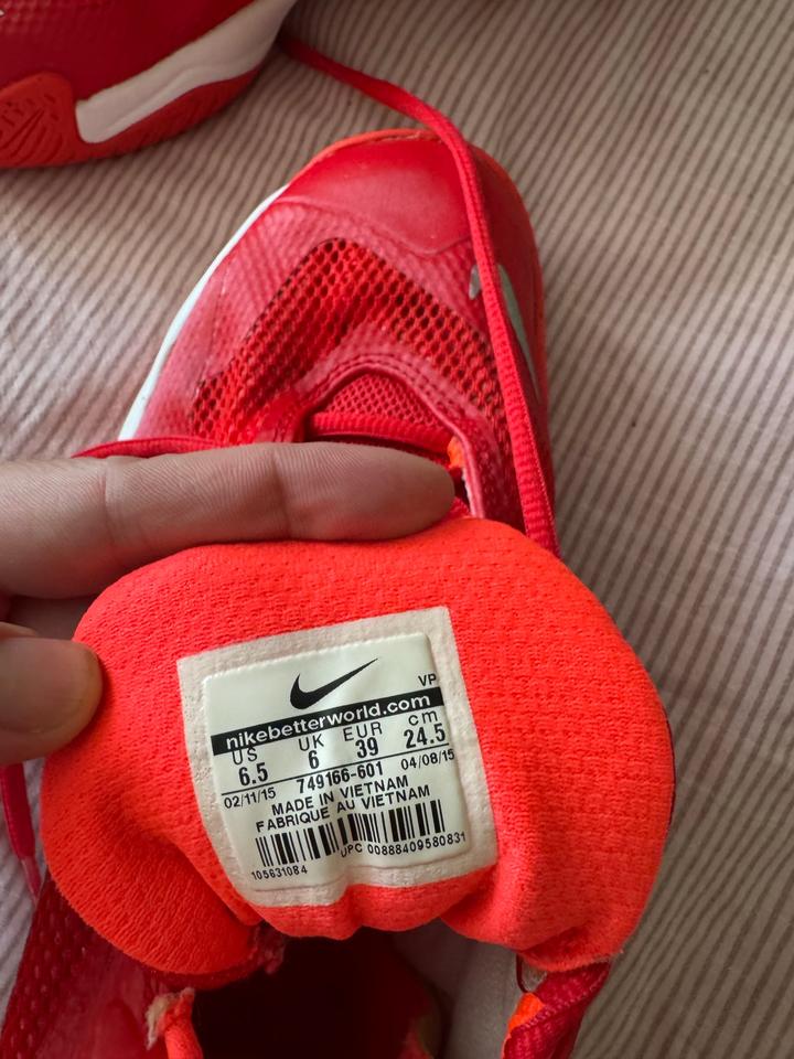 Красовки Nike ,красные,баскетбольные .оригинал