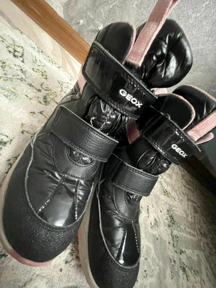 Продам осенние ботинки от GEOX