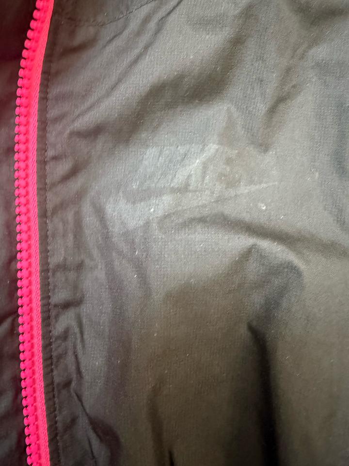 Nike оригинал ветровка на девочку 4–5 лет (104–110 см) чёрный с розовым подклад