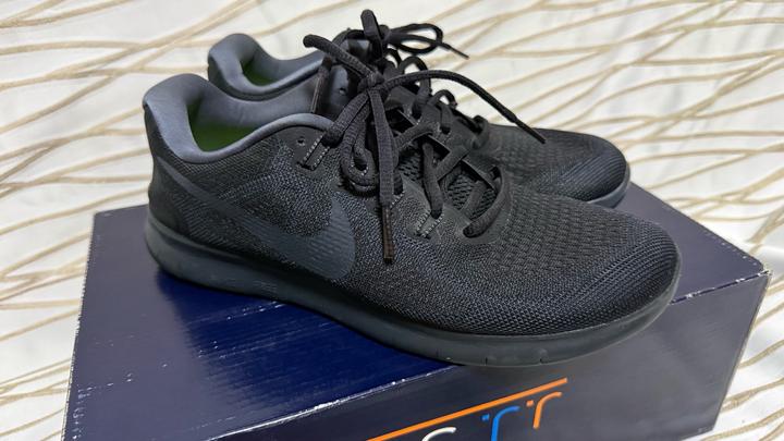 EUC Nike Women US 8 Free RN Black Training Running Shoes Sneakers
