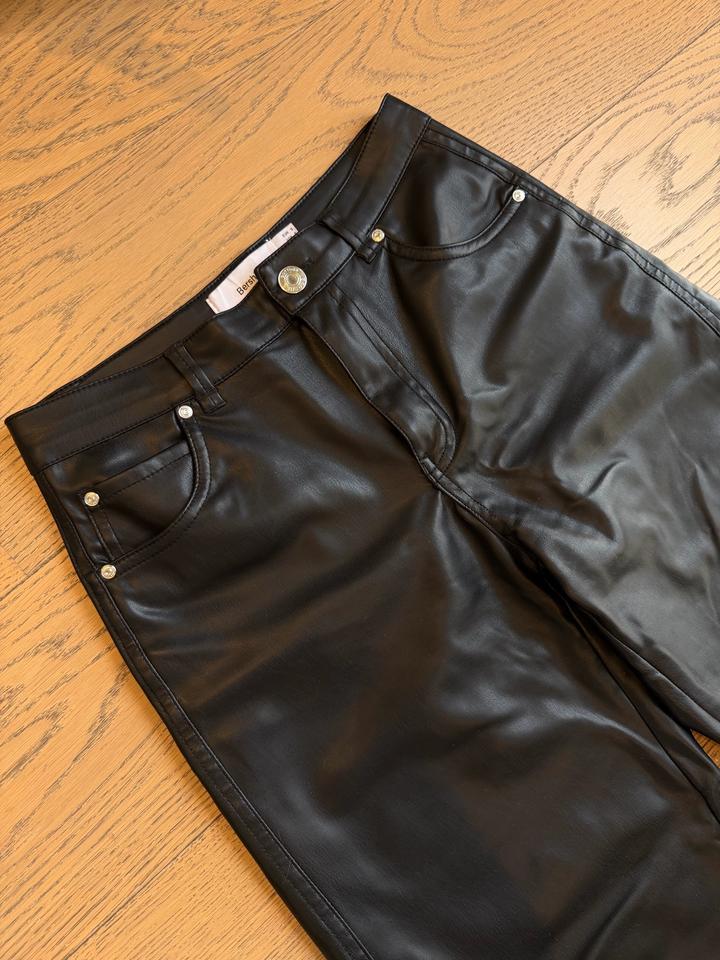 Кожанные брюки Bershka