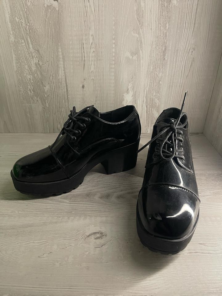 Черные лаковые туфли Cropp