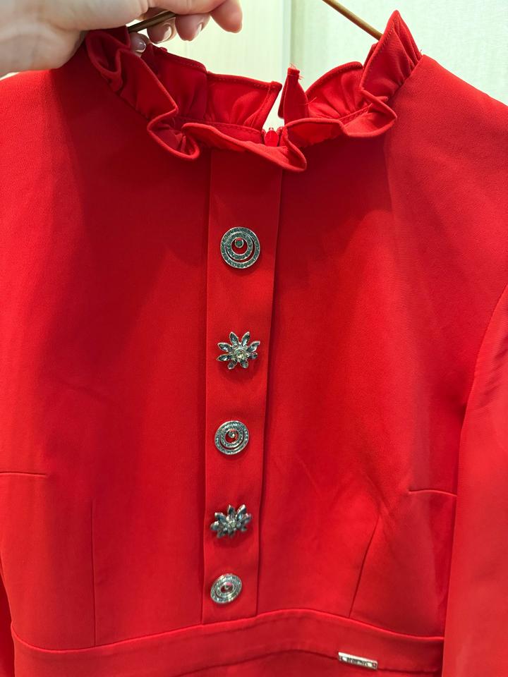 Красное платье от White off