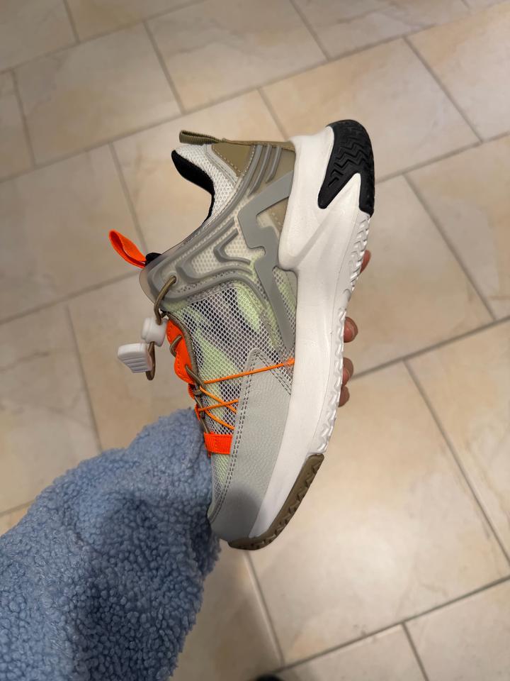 Детские кроссовки