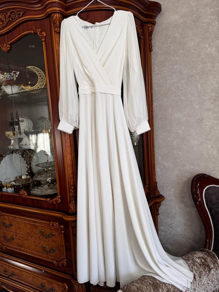 Очень нежное белое платье