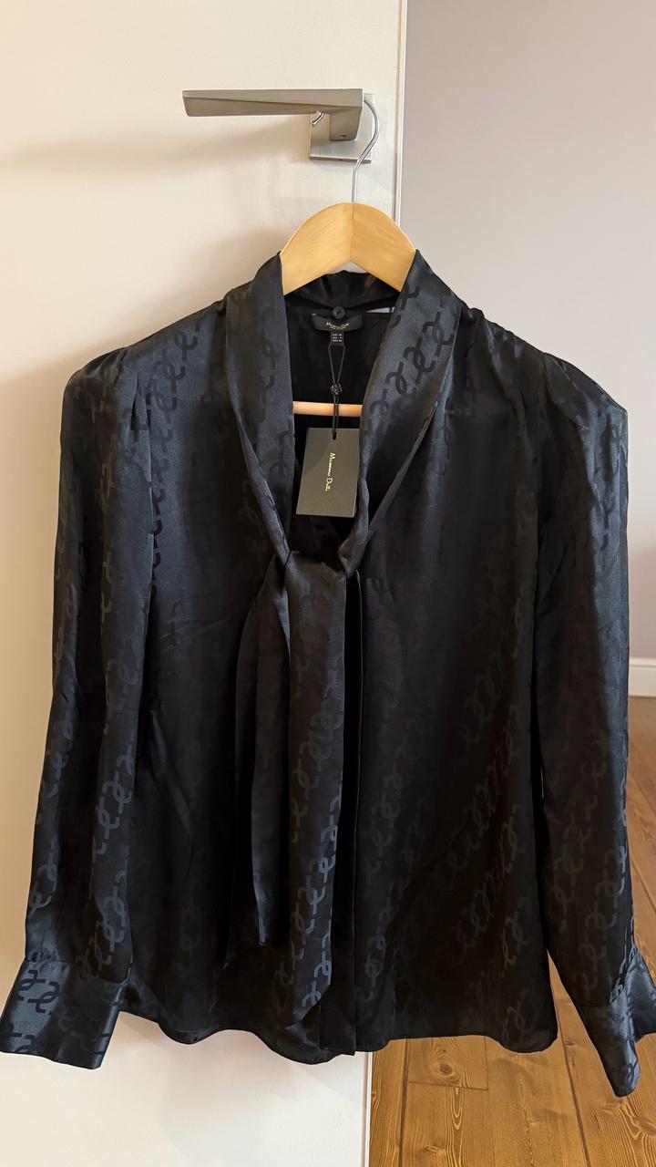 Черная блуза Massimo Dutti