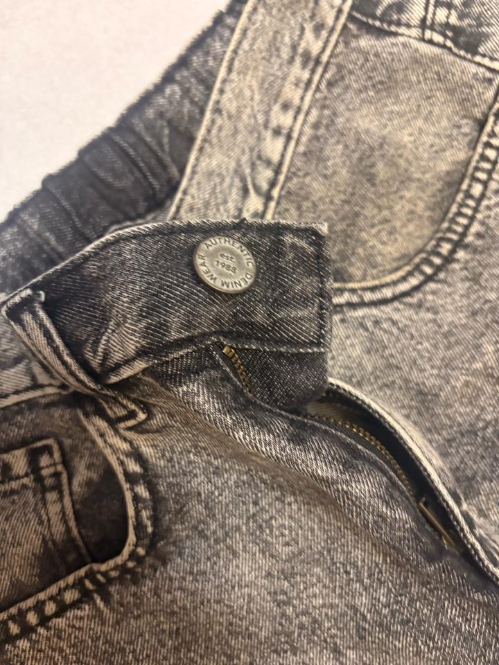 Новые серые джинсы