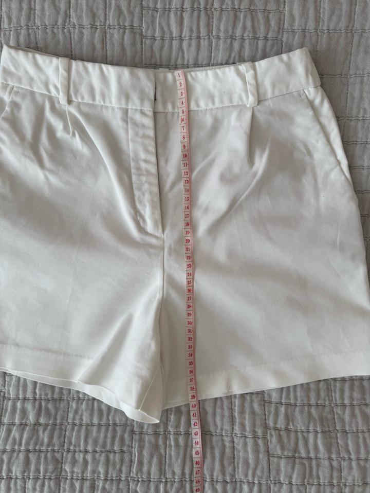 Белые шорты Zara