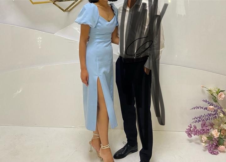 Платье с разрезом