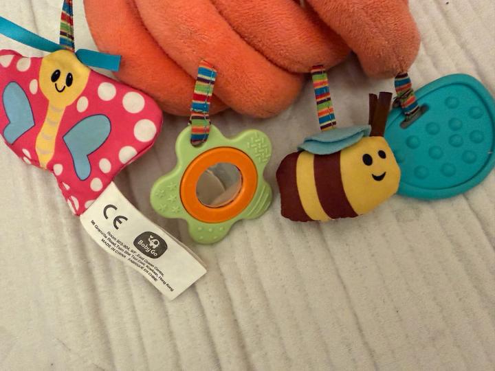 Мягкая змейка и детская салфетнтца-сортер с салфетками